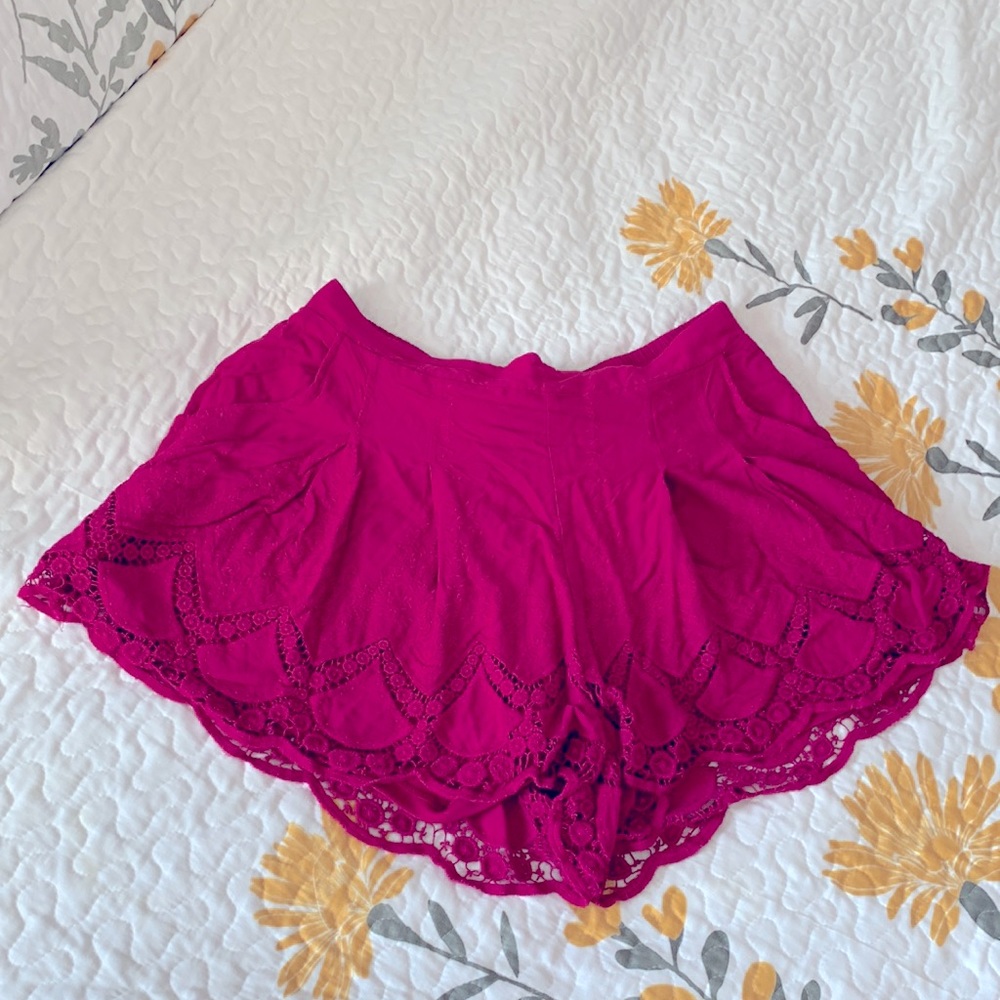 FUSHIA TORRID LACE SHORTS SIZE 00